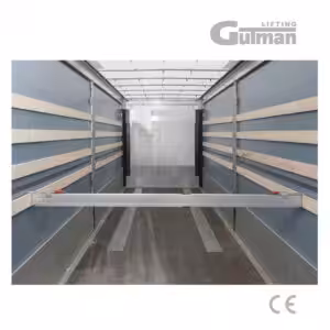 Aluminijasta ADR letev montirana prečno znotraj tovornjаške prikolice.